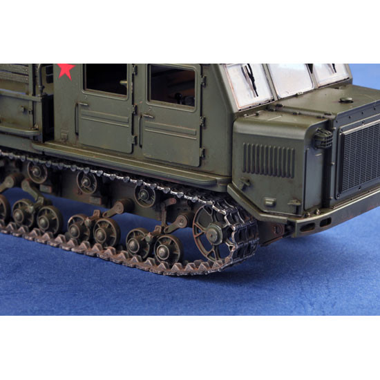 Trumpeter 09514 Сборная модель тягач АТ-С с гаубицей (1:35)